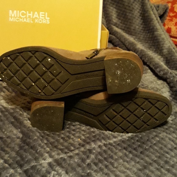 Grey  suede boots Only used once, still in the box - Picture 3 of 6